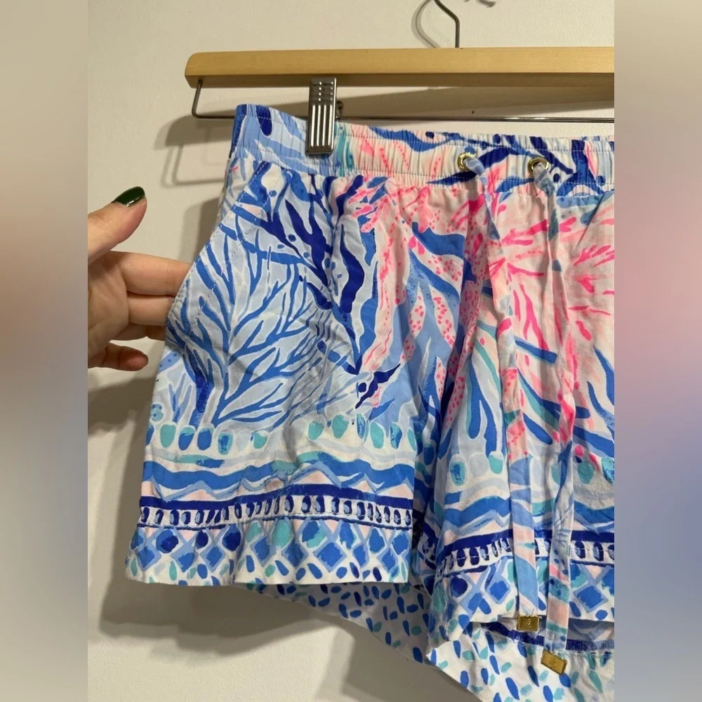 Lilly Pulitzer stretchy shorts with pockets